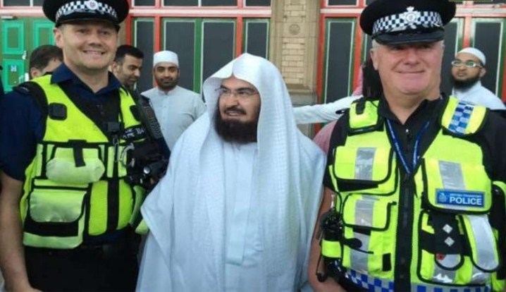 إشهار عدد من الأشخاص إسلامهم في بريطانيا على يد "السديس"