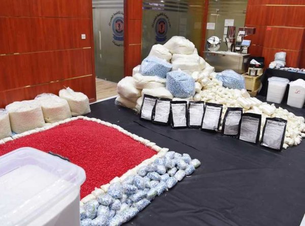 صحيفة تكشف تفاصيل ضبط أكبر مصنع مخدرات في تاريخ الكويت