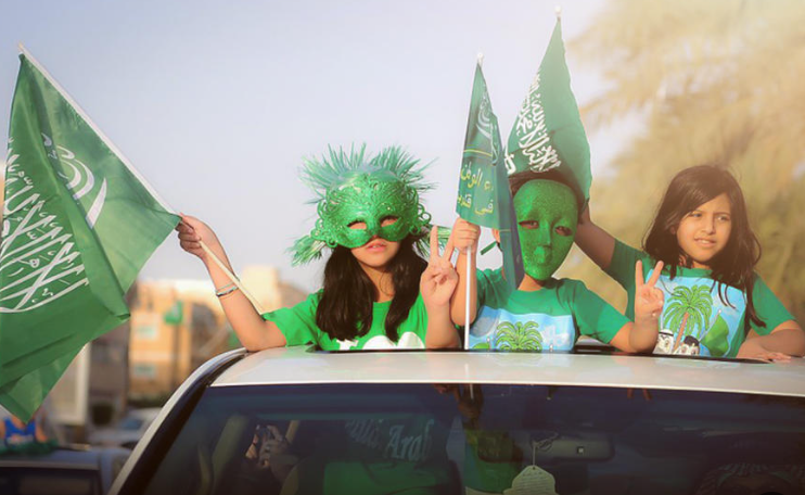 مئات الاف السعوديين يحتفلون بميلادهم يوم الاثنين .. ما السبب؟