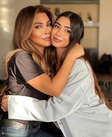 نوال الزغبي مع ابنتها الشابة تيا احتفالاً بعيد ميلادها