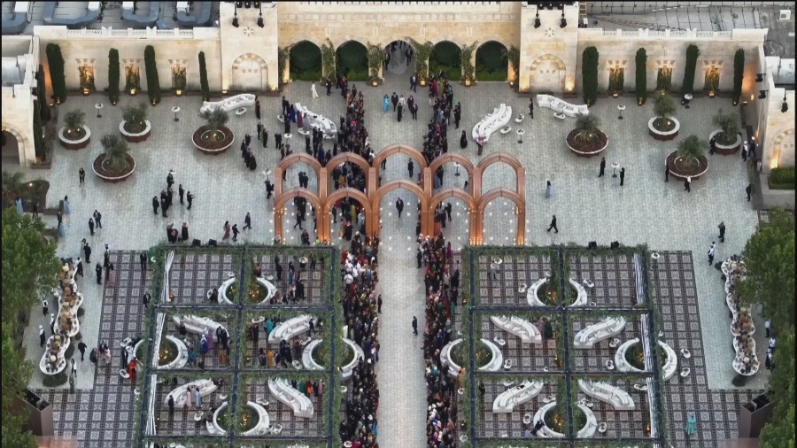 ماهي دلالات تصميم مساحة الاستقبال في قصر الحسينية؟