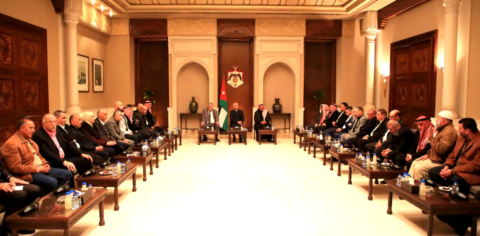 العيسوي يلتقي ممثلين عن فعاليات شعبية وشبابية ونسائية - صور 