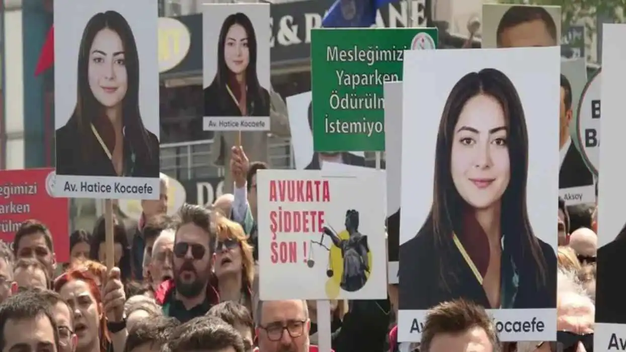 مقتل محامية شابة بوابل من الرصاص يثير الغضب في تركيا 