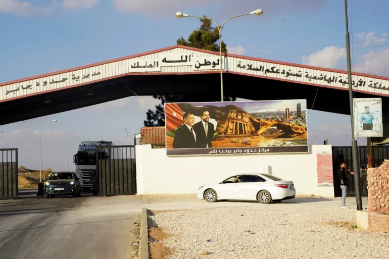  لا يشمل السيارة الخاصة ..  الداخلية توضح حول قرار السماح للأردنيين بالسفر براً إلى سوريا