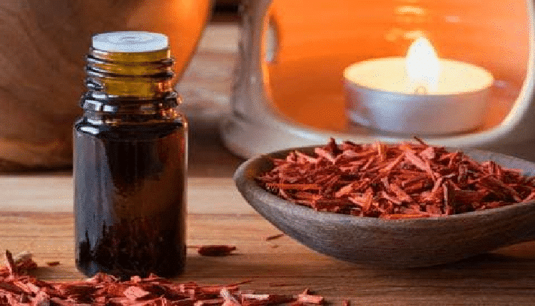تقليل التوتر الأبرز ..  فوائد صحية لزيت خشب الصندل