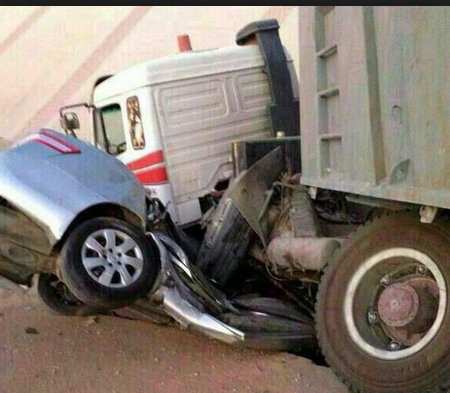 اصابة 5 اشخاص في حادث سير على الطريق الصحراوي 