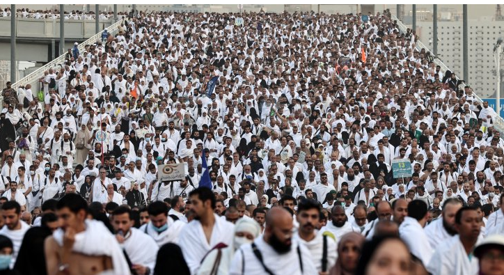 مصر تكلف بتغريم وسحب رخص 16 شركة سياحة لتسفير حجاج بصورة غير نظامية