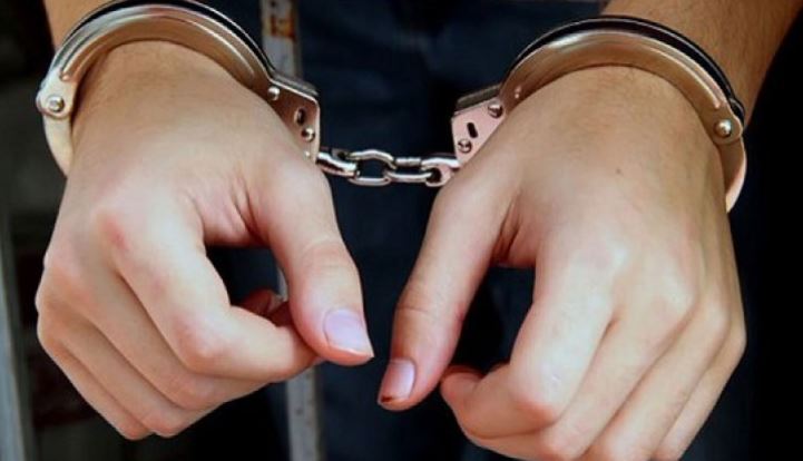 تفاصيل صادمة ..  ام مغربية تلقي أطفالها الثلاثة من الطابق الثالث