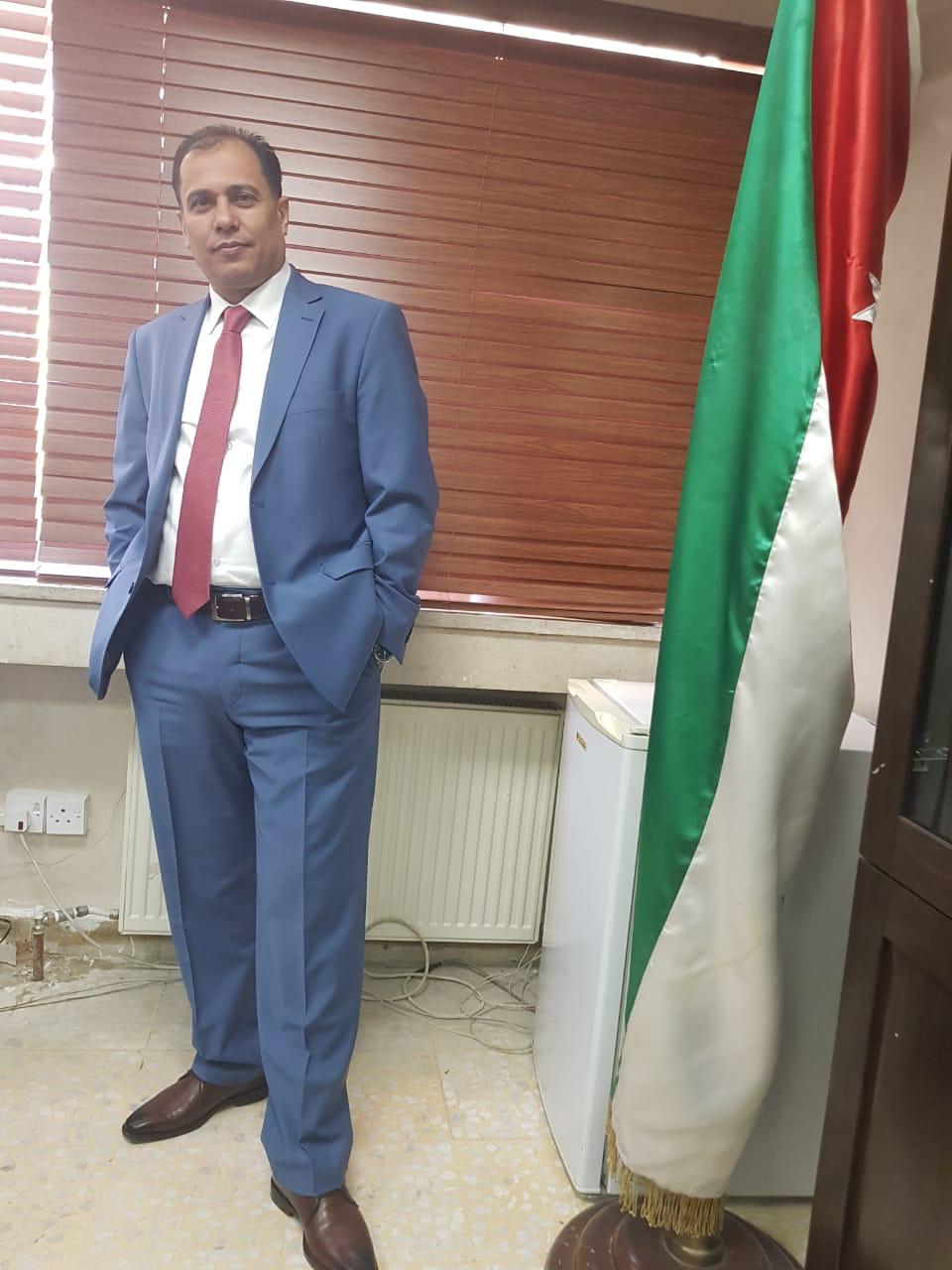 باخرة الوطن راسية على بر الأمان بفضل القيادة الحكيمة 