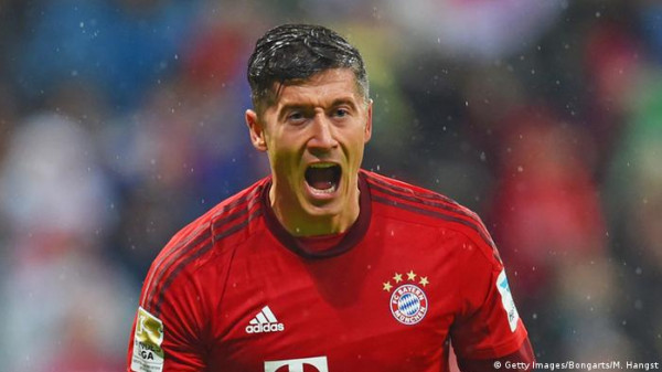 ليفاندوفسكي يريد التوقيع لبرشلونة