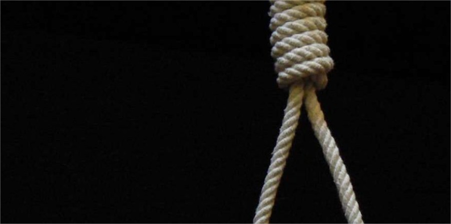 سيدة تشنق نفسها لخوفها من عدم إيجاد عمل للانفاق على طفلها 