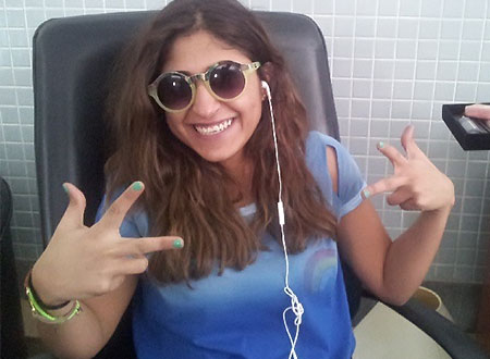 شجون الهاجري تعاني من النعاس وكلبتها مستيقظة.. صور