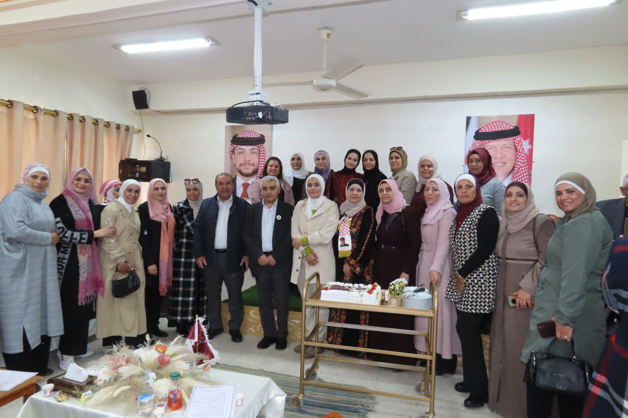  محافظ العقبة يفتتح قاعة سمو ولي العهد