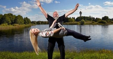 اليوم العالمي للحية ..  من هو الرجل الذى استطاع حمل امرأة بدقنه الطويلة؟