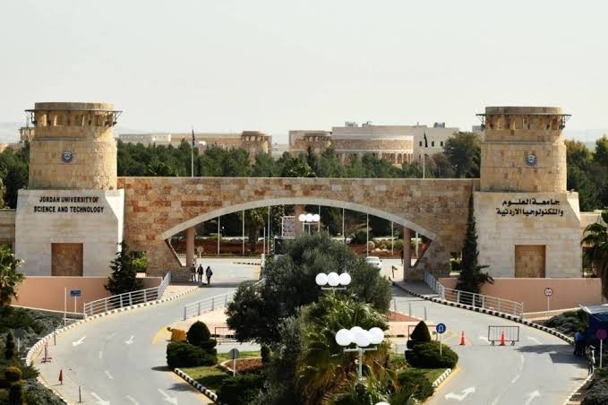 طلاب هندسة ميكانيك في «التكنولوجيا» يطالبون بتعزيز الجانب العملي: هل يتخرج المهندس وهو لا يجيد التعامل مع المعدات؟