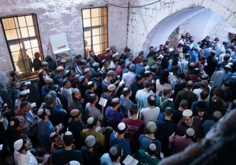 مئات المستعمرين يقتحمون "مقام يوسف" شرق نابلس