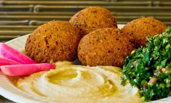 الفلافل  ..  رحلة لقمة شعبية من مصر إلى موائد العالم