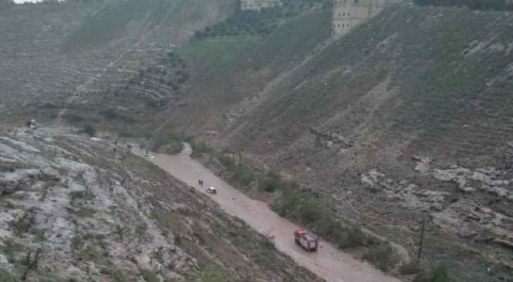 محافظ اربد لسرايا: إغلاق طريق وادي الغفر أمام حركة المركبات نتيجة ارتفاع منسوب مياه الأمطار