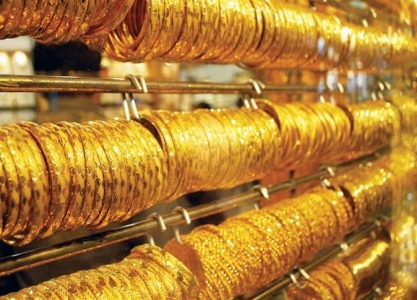 الذهب يتراجع بفعل صعود الدولار والأنظار على البنوك المركزية