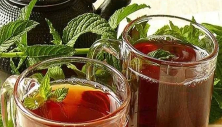 كوب واحد قد يضرك ..  حقائق صادمة لا تعرفها عن الشاي شديد السخونة