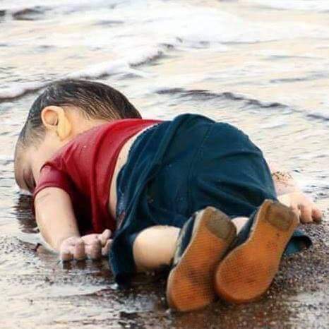 توقيف 4 سوريين يشتبه بتورطهم في غرق ‏الطفل السوري‬