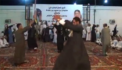 بالفيديو ..  صعايدة يشعلون فرح كفيلهم بالسعودية