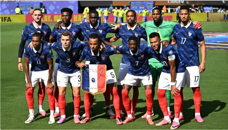 "منتخب أفريقي بلا أدب" ..  السفارة الفرنسية تعاقب مسؤولة أرجنتينية