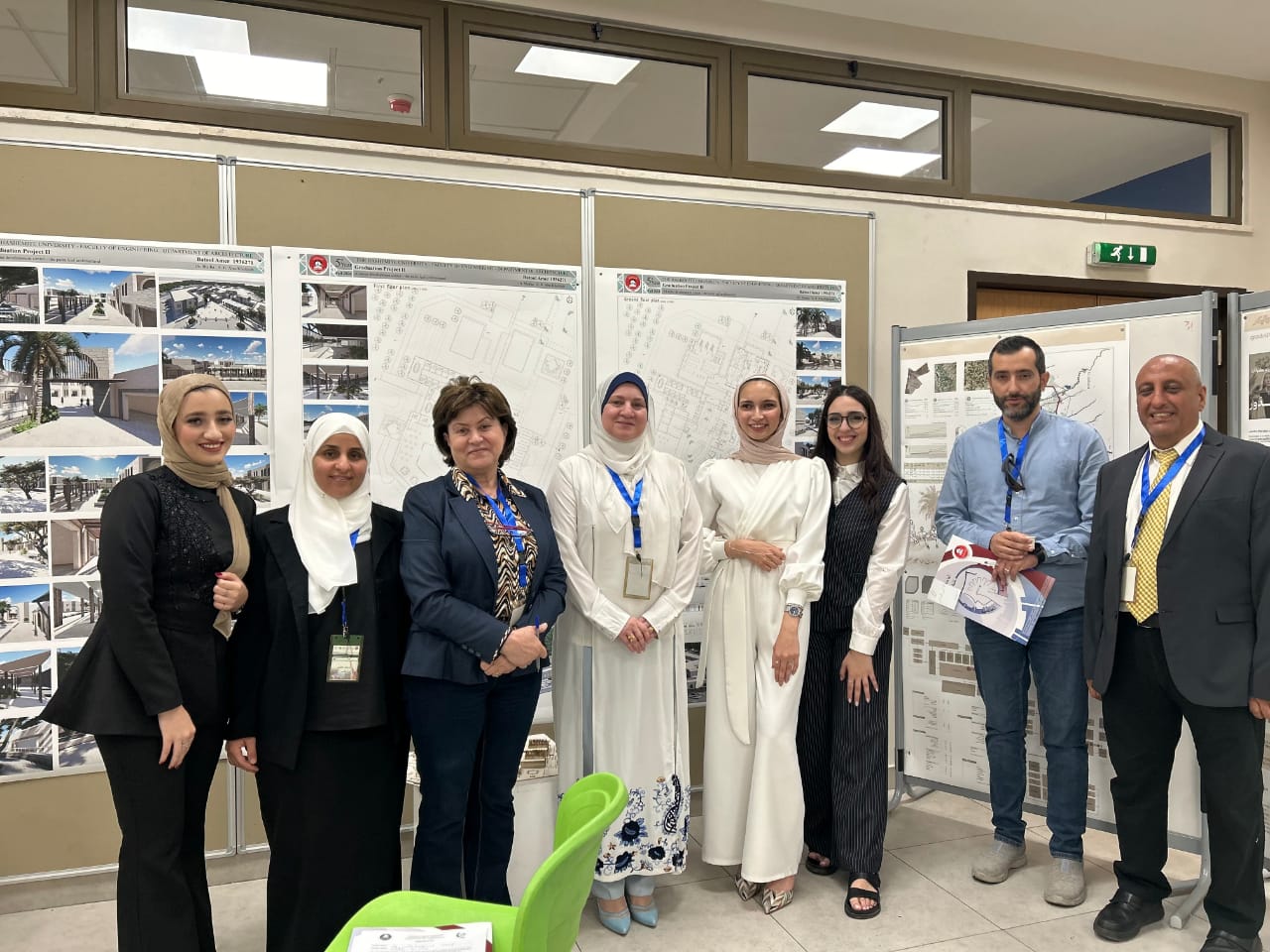 أكاديمية من جامعة الزرقاء تشارك بتحكيم مشاريع تخرج بالجامعة الهاشمية 