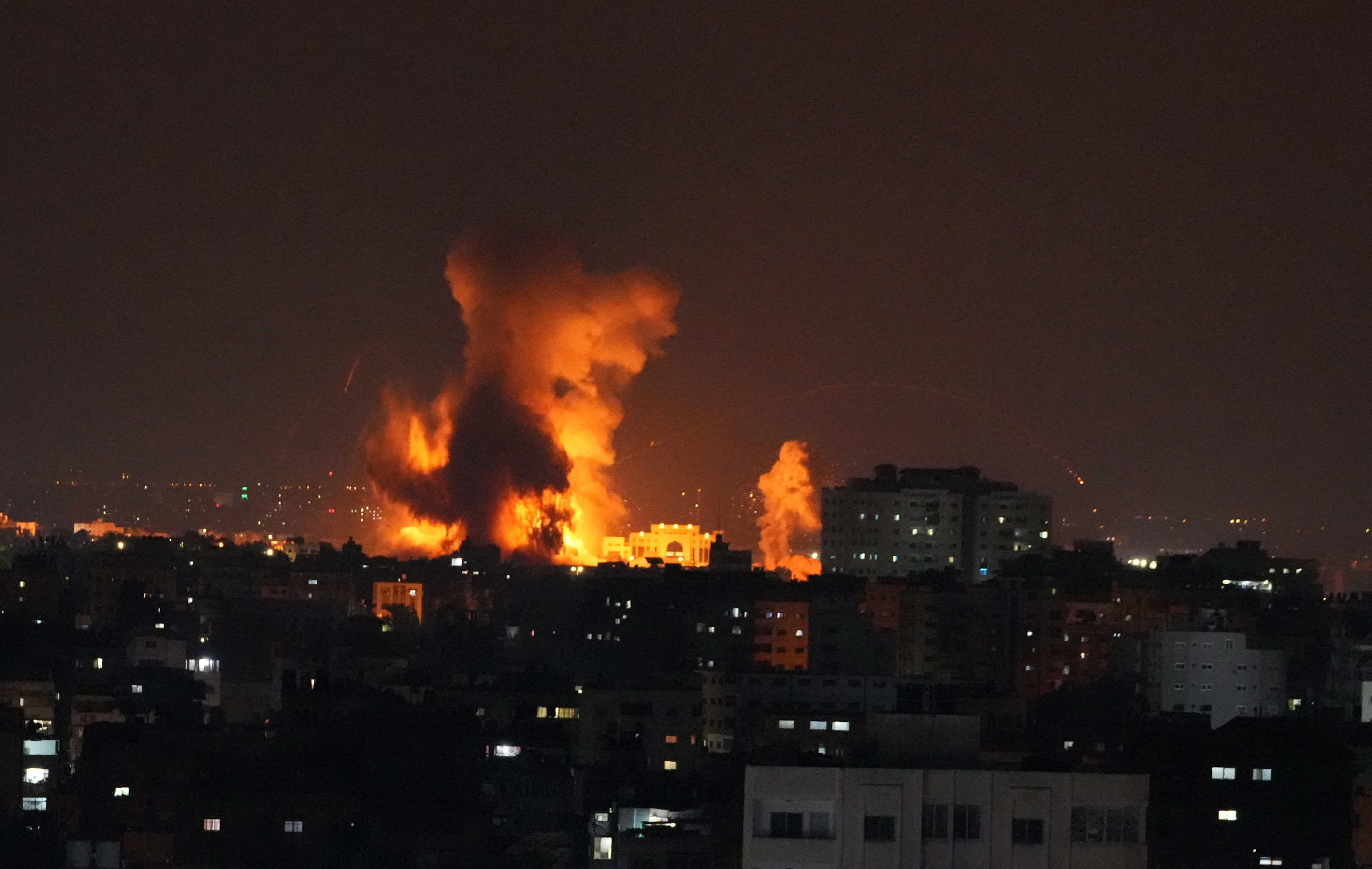 طائرات الاحتلال تقصف عدة مواقع في قطاع غزة فجر اليوم 