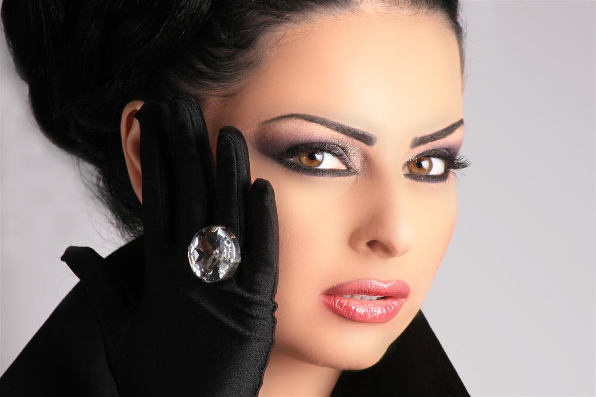 صورة : ديانا كرزون في غرفة العمليات