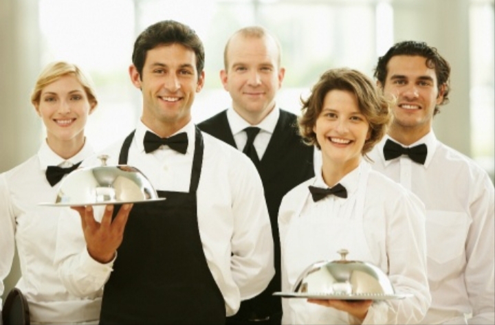 مطعم معروف بحاجة لعدد من الموظفين