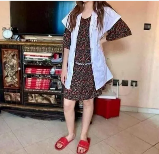بسبب ملابسها ..  منع طالبة من دخول الفصل الدراسي 
