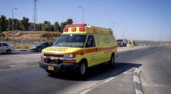 طفل فلسطيني يطعن مستوطنا قرب تل أبيب  ..  تفاصيل 