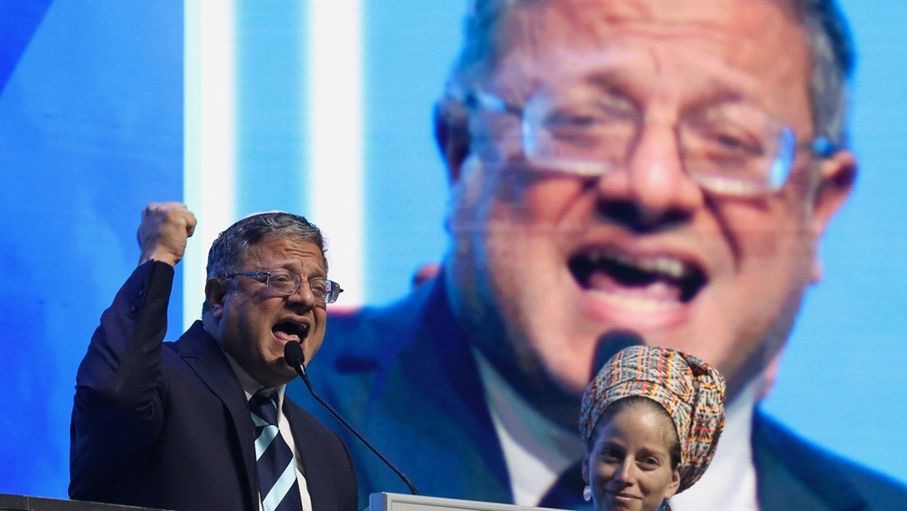 بن غفير يغازل أهالي السويداء بسيارة إطفاء وتدريب 17 شاباً