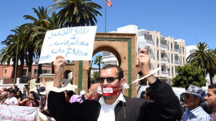 بائع متجول يحرق نفسه داخل محكمة في المغرب
