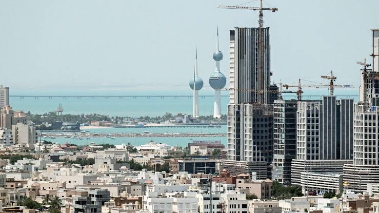 الجيش الكويتي يعلن التصدي لأهداف جوية معادية
