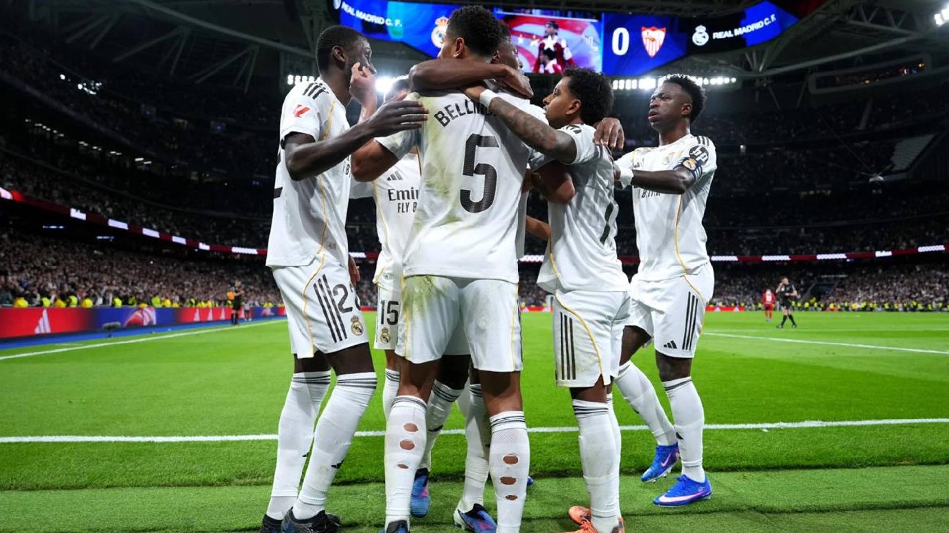 هاتريك تاريخي يقود ريال مدريد لاكتساح بيتيس بخماسية