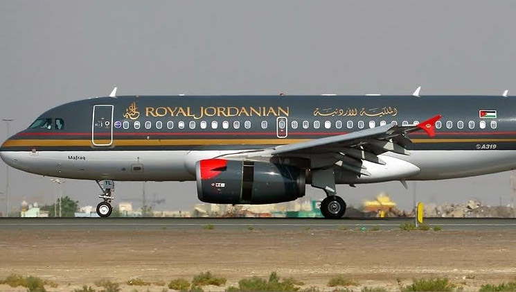 ماذا يحدث في "الملكية الأردنية"؟  ..  إرباك وتأخر رحلات لمئات المسافرين دون إيضاح الأسباب  ..  فيديو و صور