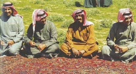 صورة نادرة تجمع خادم الحرمين بالملك فهد والملك عبد الله والأمير سلطان