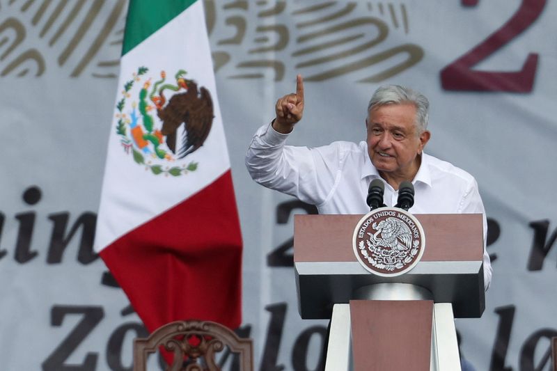 رئيس المكسيك يقترح زيادة الأجور 20 بالمئة العام المقبل