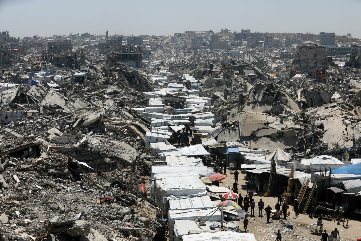 13 شهيدا بينهم أطفال ونساء في قصف الاحتلال على قطاع غزة