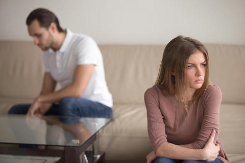 ظلم والدي لنا لا يوصف ويريد أن يعيش حياته مع زوجته على حسابنا
