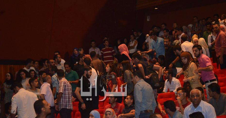بالصور  ..  شعبية الشاعر العربي تميم البرغوثي تجبر المنظمين على الغاء امسيته الشعرية في المركز الثقافي بعمان
