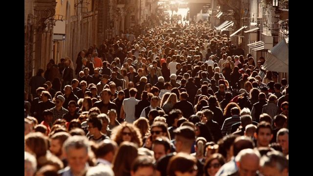 تفسير رؤية تجمع الناس في المنام