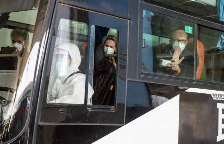 استنفار غير مسبوق بأوروبا جراء السلالة الجديدة و الصحة تصدم العالم: من المبكر الحديث عن نشأة "كورونا"