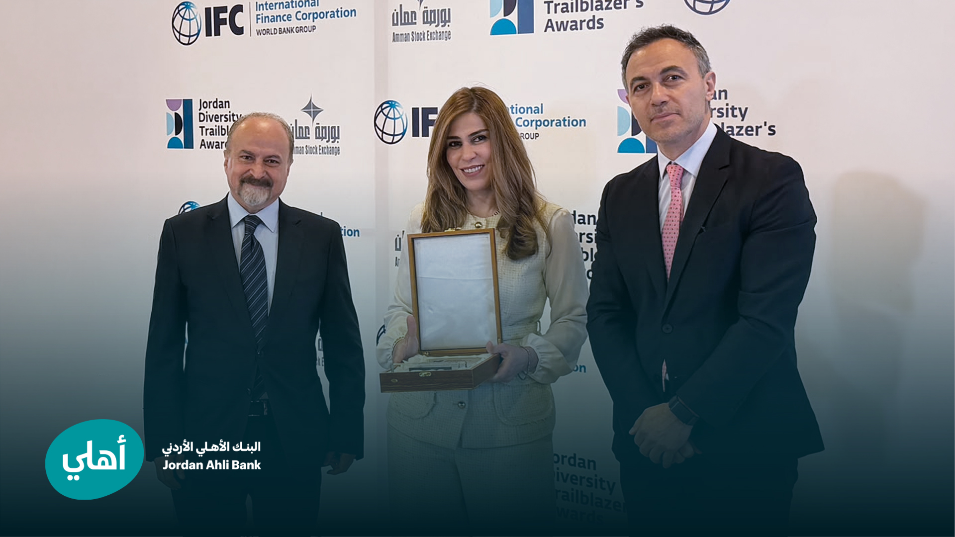 البنك الأهلي الأردني يحصد الجائزة الذهبية ضمن جائزة رواد التنوع في الأردن 2026