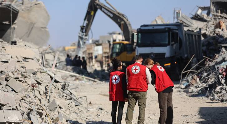 جيش الاحتلال: الصليب الأحمر يتسلم جثتي أسيرين في غزة