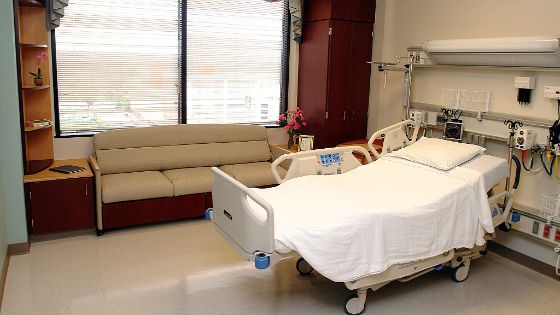 مستشفى خاص في عمان يُجبر موظفيه بالتوقيع على عقود يلزمهم بعدم العمل في مستشفيات اخرى او منافسته