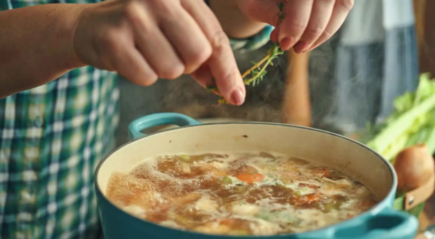 ما ترميه من الدجاج ..  كنز غذائي يعيد الشباب بعد الأربعين