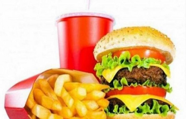 احذر ..  مواد سامة في أغلفة الوجبات السريعة